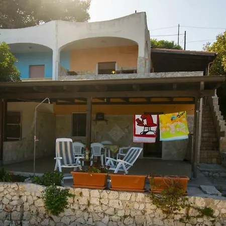 Casa Vacanze Arenosa 度假居 *